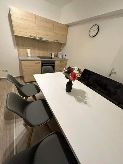 Direkt Bei U1 Apartment Vienna Exterior photo